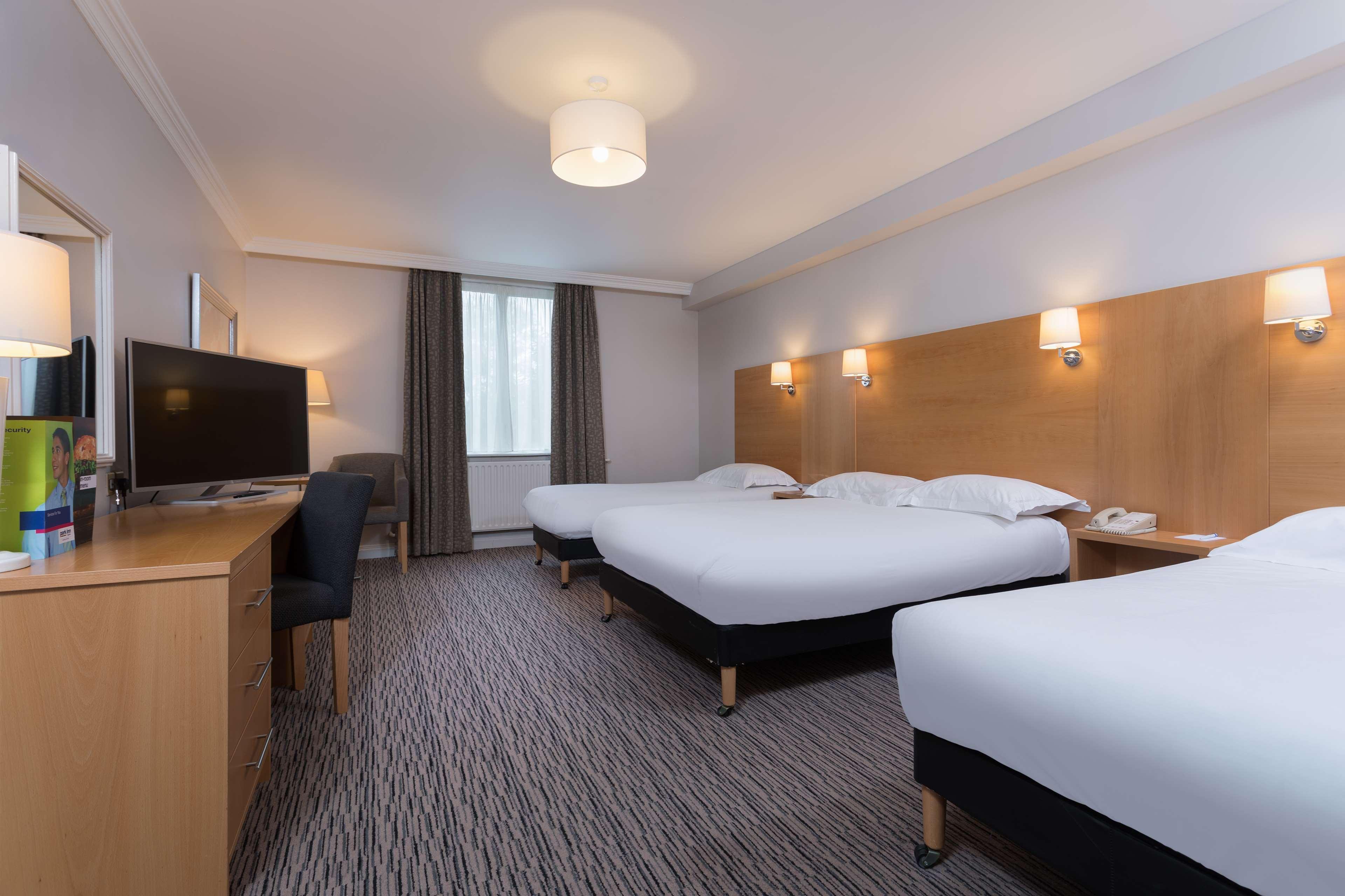 Park Inn By Radisson Shannon Airport ภายนอก รูปภาพ